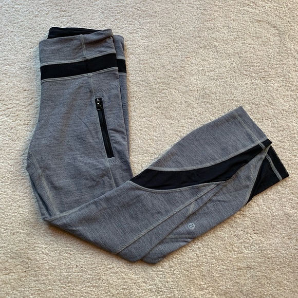 Size 4, grey Lululemon ankle 7/8 length leggings - Picture 1 of 3